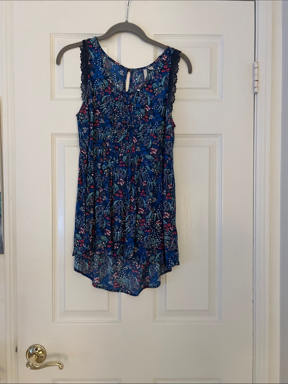 Sleeveless blouse